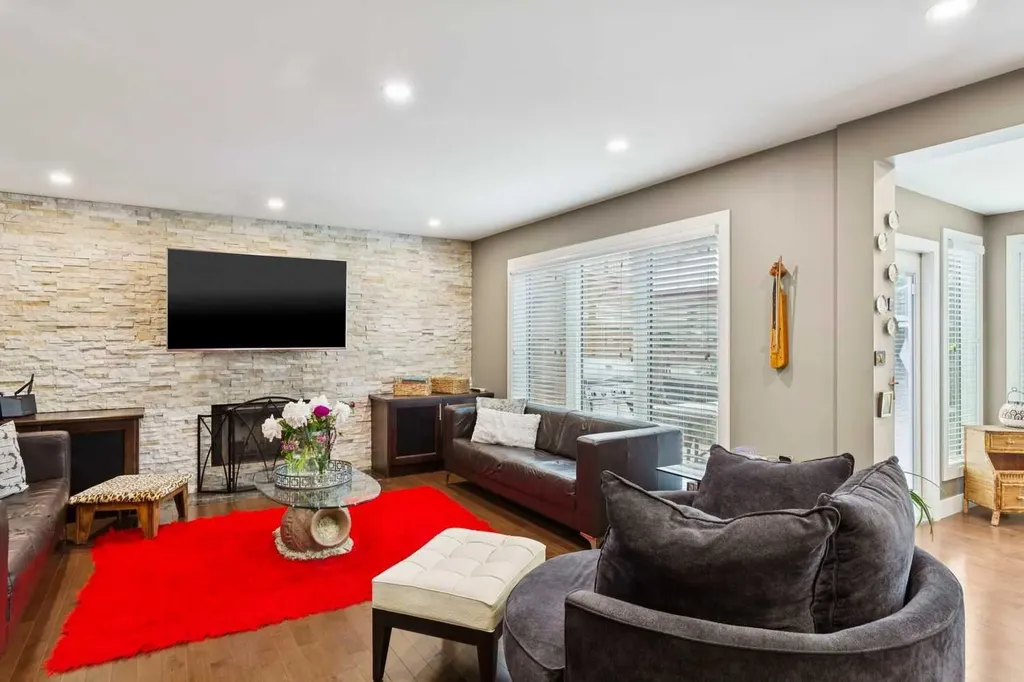 41 Sidon Crescent SW Calgary AB T3H2B5