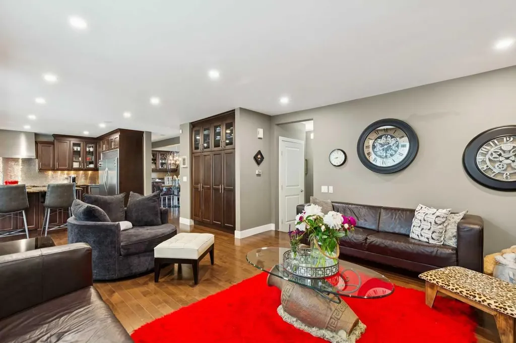 41 Sidon Crescent SW Calgary AB T3H2B5