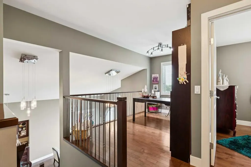 41 Sidon Crescent SW Calgary AB T3H2B5