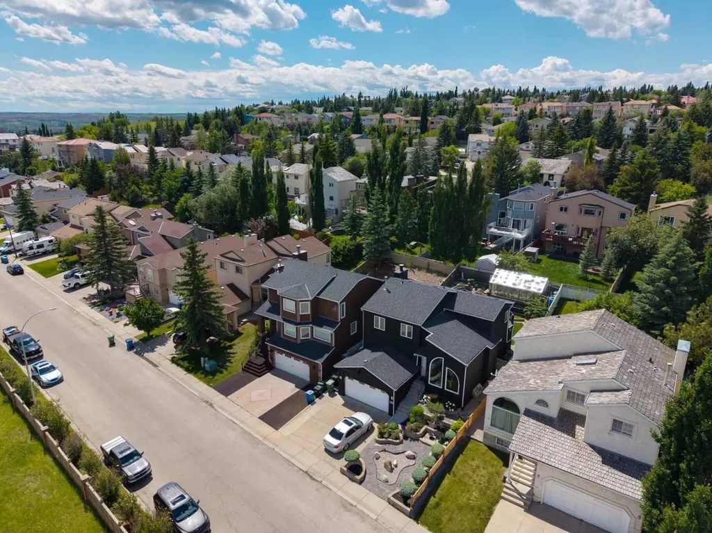 41 Sidon Crescent SW Calgary AB T3H2B5