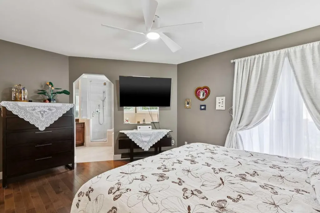 41 Sidon Crescent SW Calgary AB T3H2B5