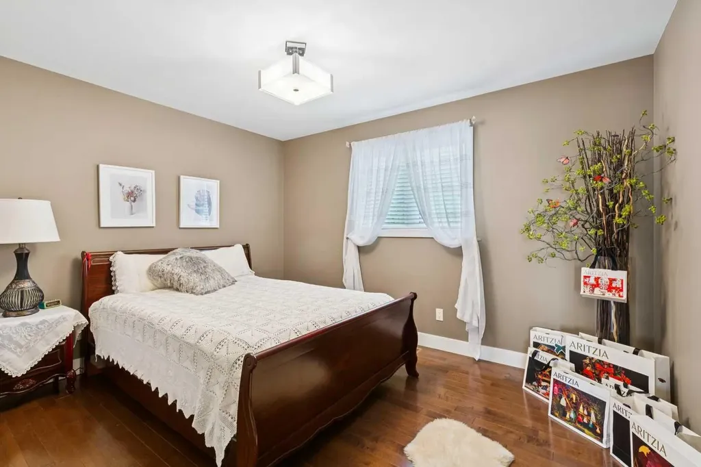 41 Sidon Crescent SW Calgary AB T3H2B5
