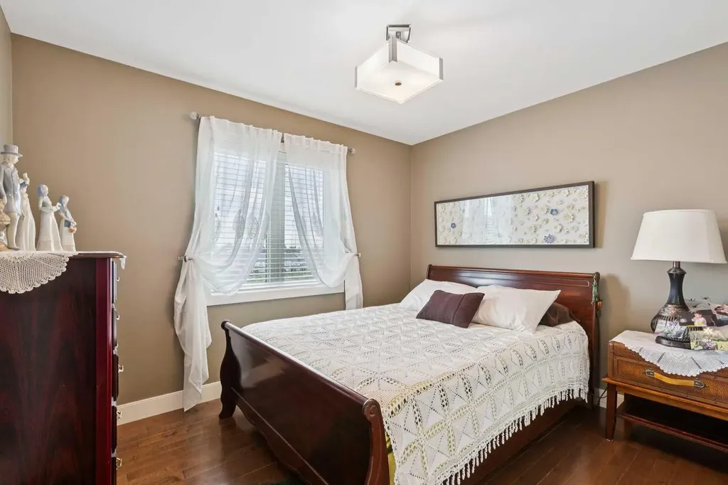 41 Sidon Crescent SW Calgary AB T3H2B5