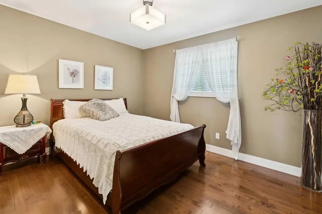 41 Sidon Crescent SW Calgary AB T3H2B5