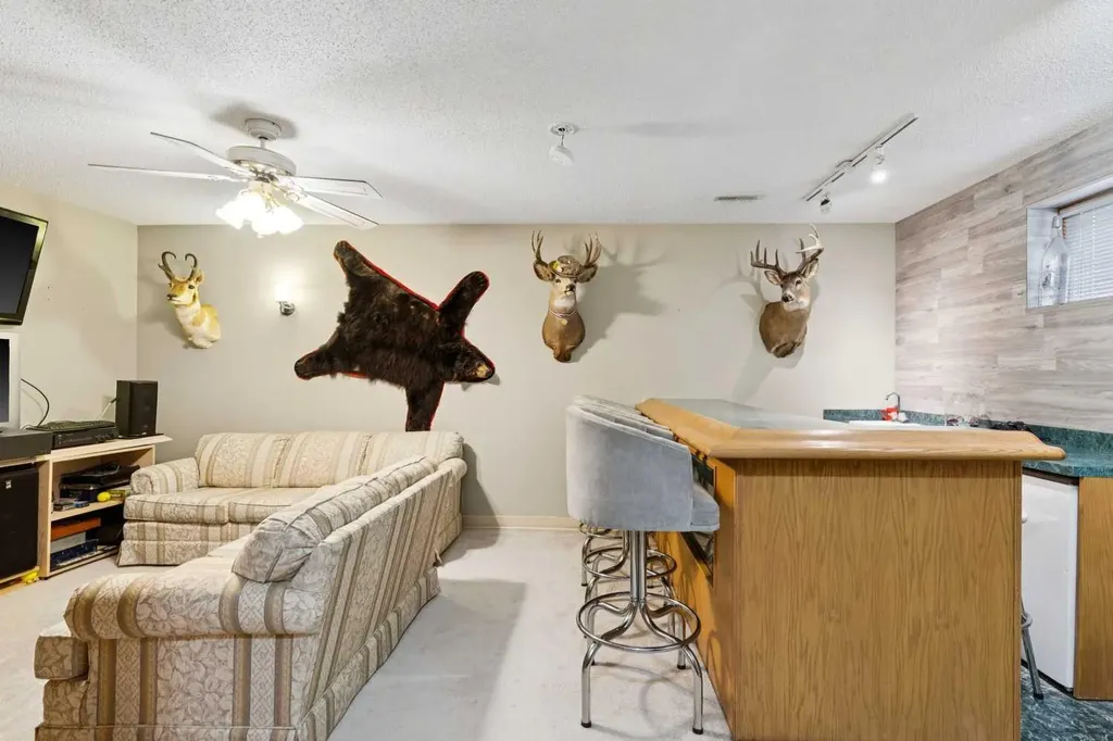 41 Sidon Crescent SW Calgary AB T3H2B5