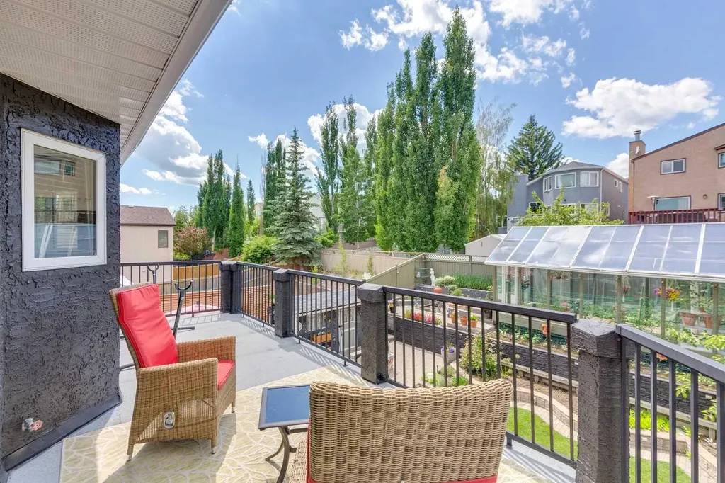 41 Sidon Crescent SW Calgary AB T3H2B5