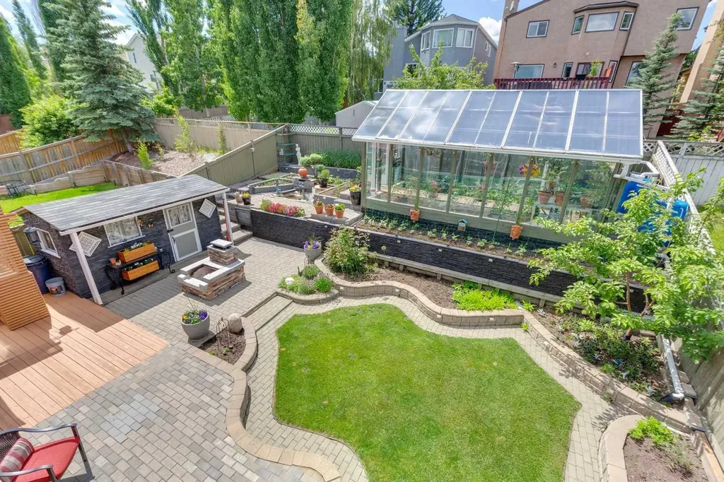 41 Sidon Crescent SW Calgary AB T3H2B5