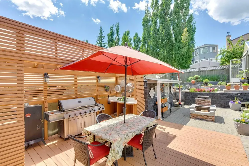 41 Sidon Crescent SW Calgary AB T3H2B5