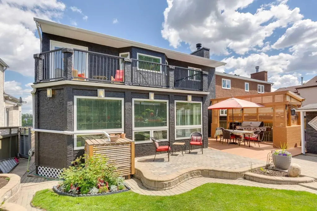 41 Sidon Crescent SW Calgary AB T3H2B5
