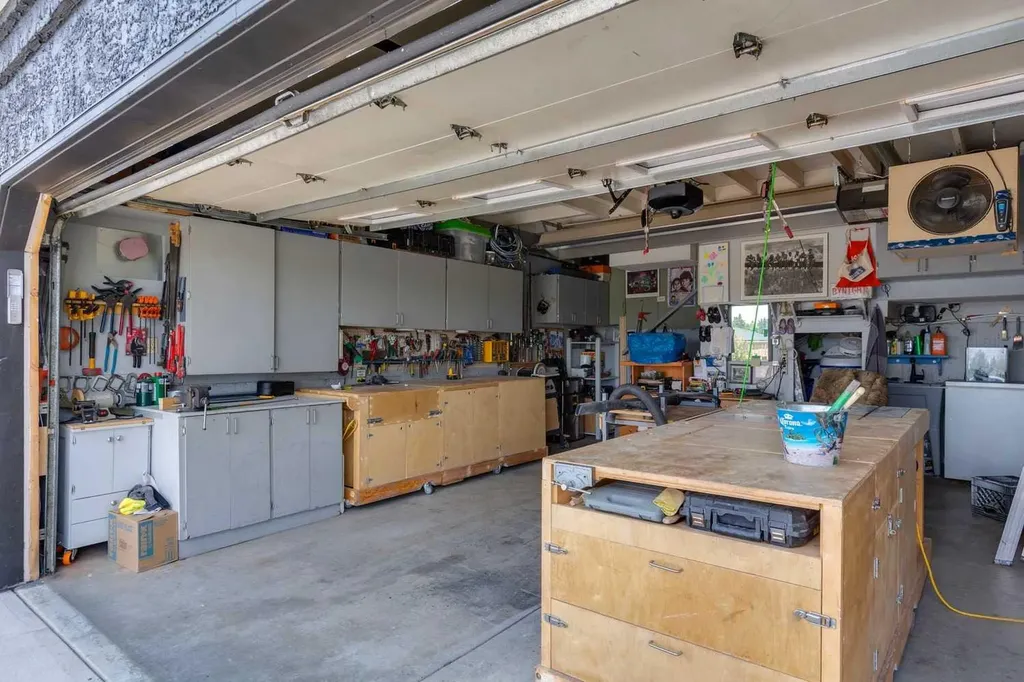 41 Sidon Crescent SW Calgary AB T3H2B5