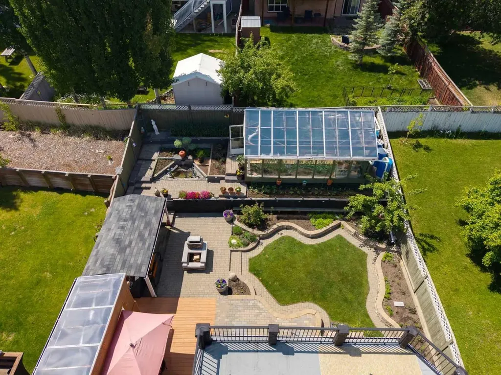 41 Sidon Crescent SW Calgary AB T3H2B5