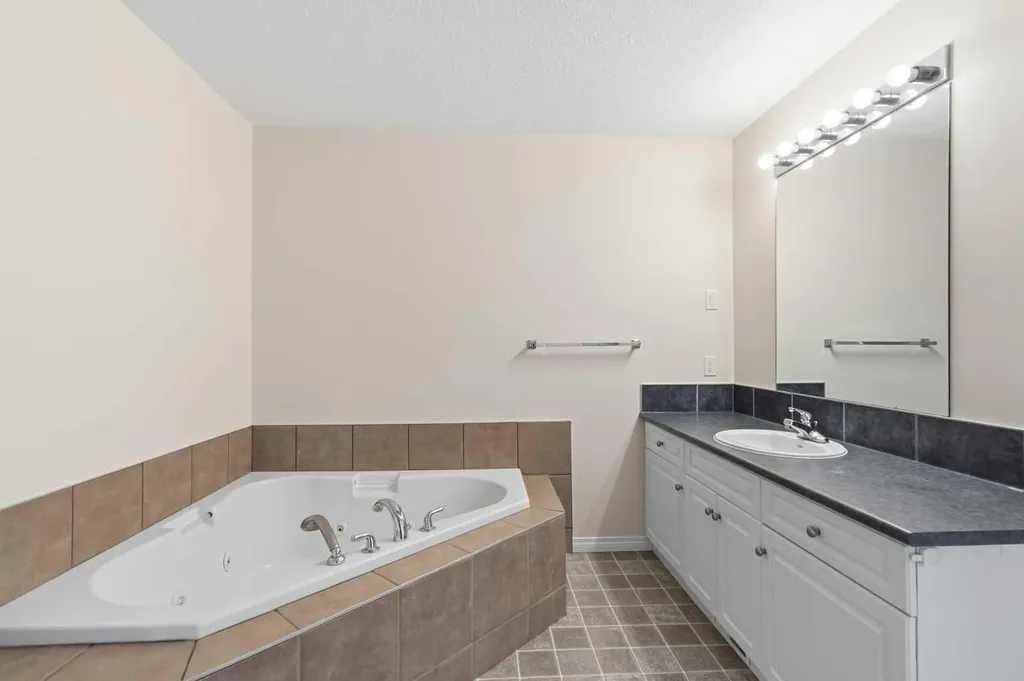 220 Swanson Crescent Fort Mcmurray AB T9K 2V9