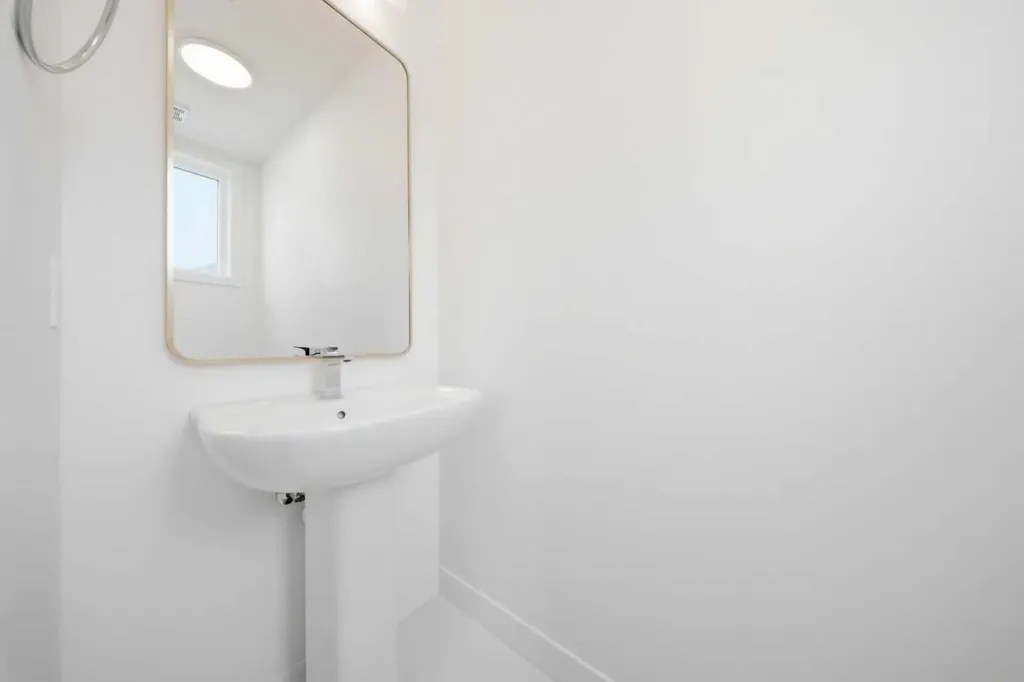 418 Belvedere Boulevard SE Calgary AB T2A 7Z8