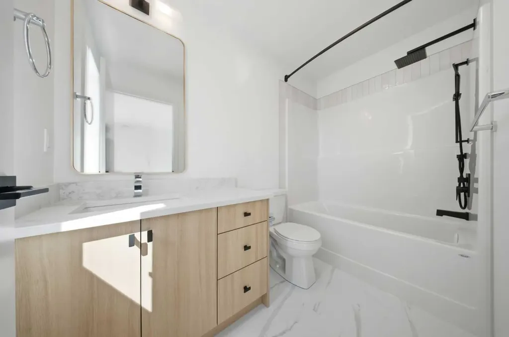 418 Belvedere Boulevard SE Calgary AB T2A 7Z8