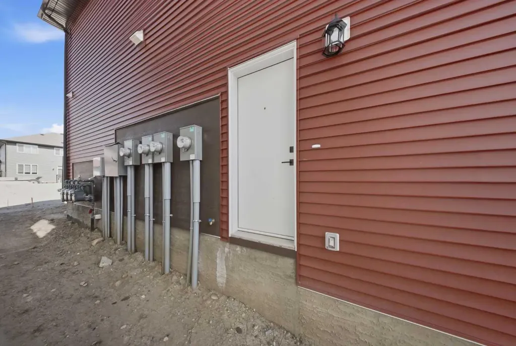 418 Belvedere Boulevard SE Calgary AB T2A 7Z8