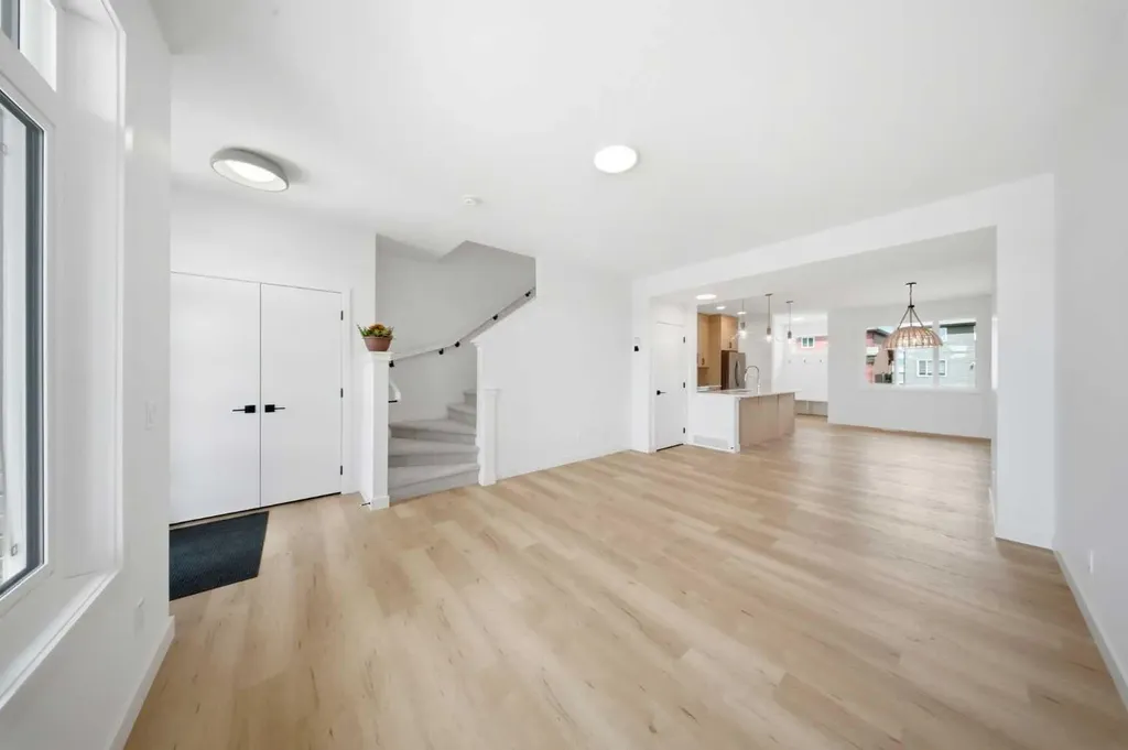 418 Belvedere Boulevard SE Calgary AB T2A 7Z8