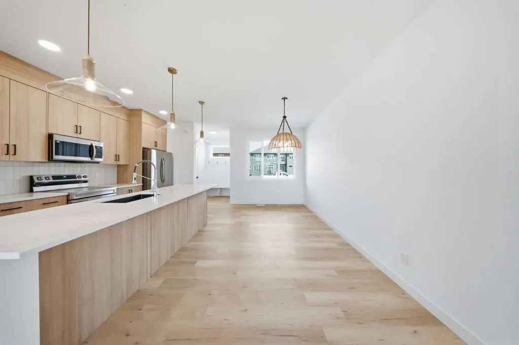 418 Belvedere Boulevard SE Calgary AB T2A 7Z8