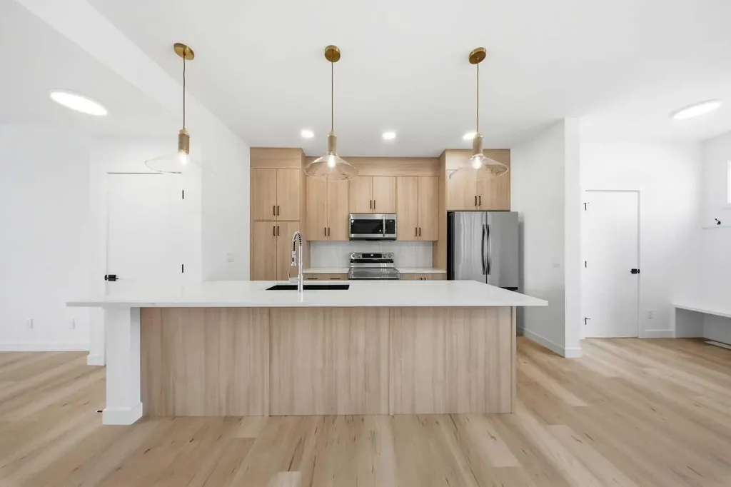 418 Belvedere Boulevard SE Calgary AB T2A 7Z8