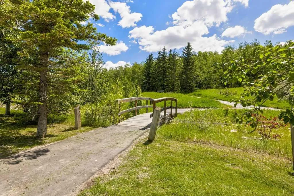 155 Citadel Meadow Gardens NW Calgary AB T3G 5N4