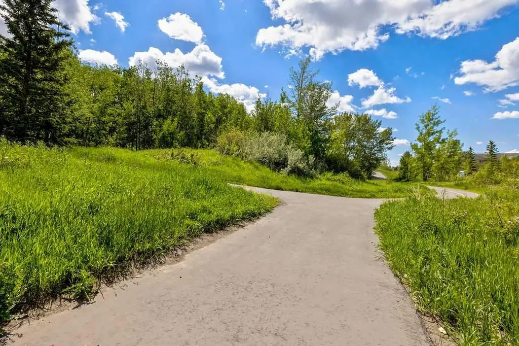 155 Citadel Meadow Gardens NW Calgary AB T3G 5N4