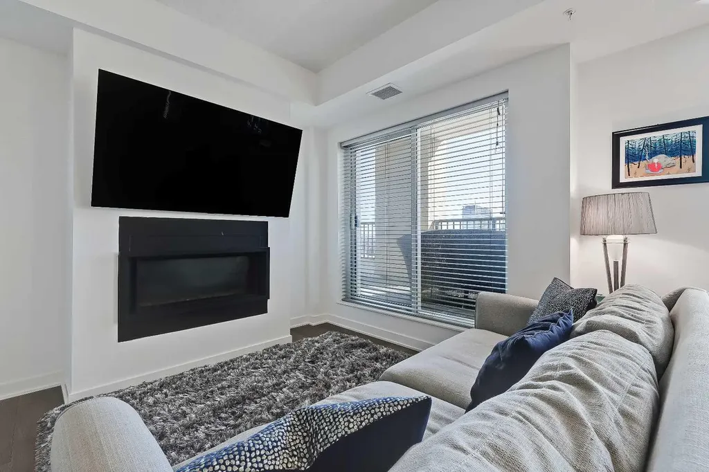 930 6 Avenue SW Calgary AB T2P 1J3