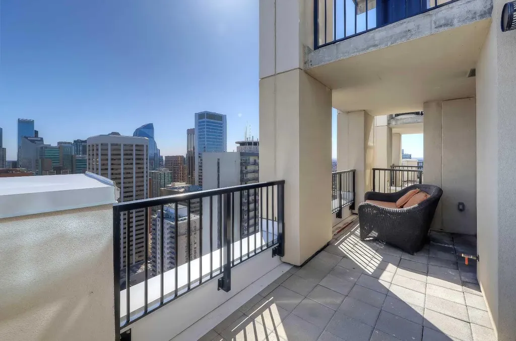 930 6 Avenue SW Calgary AB T2P 1J3