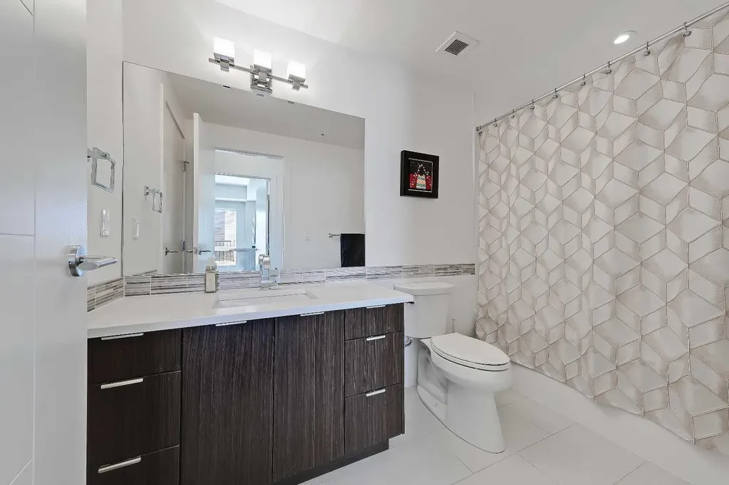930 6 Avenue SW Calgary AB T2P 1J3