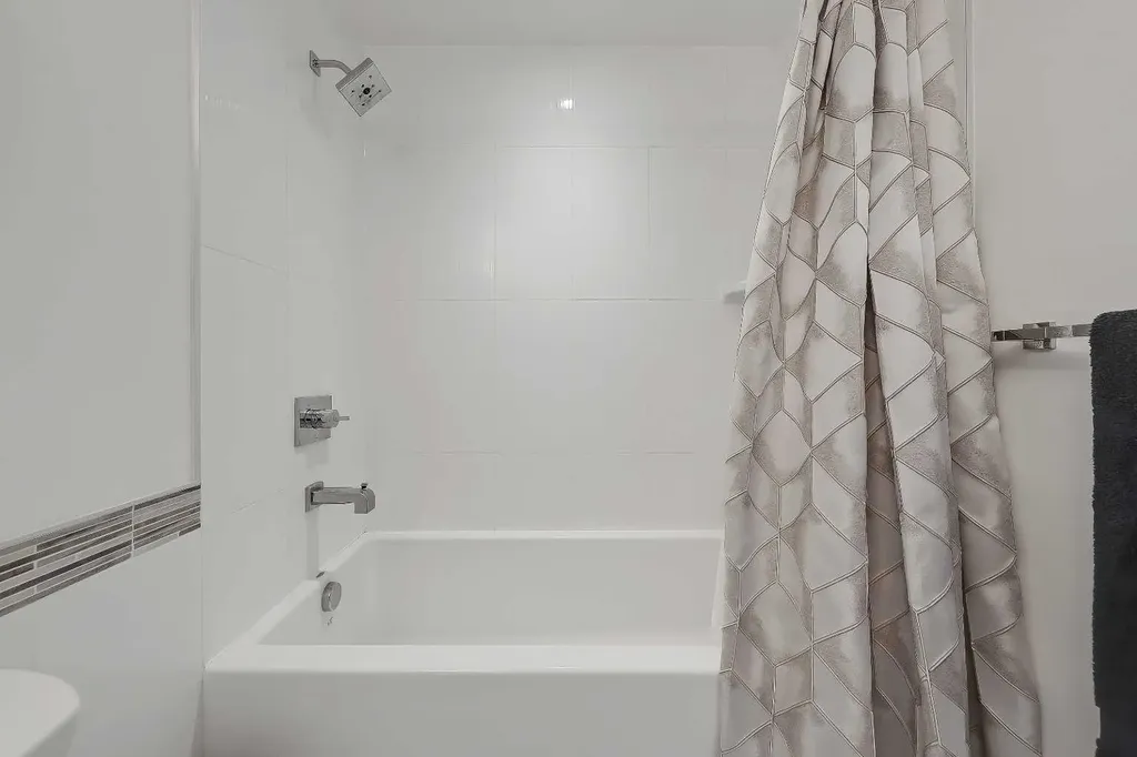 930 6 Avenue SW Calgary AB T2P 1J3