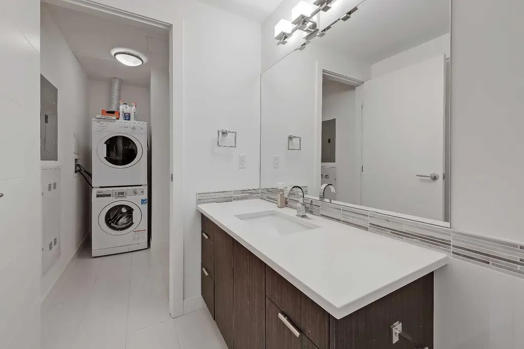 930 6 Avenue SW Calgary AB T2P 1J3