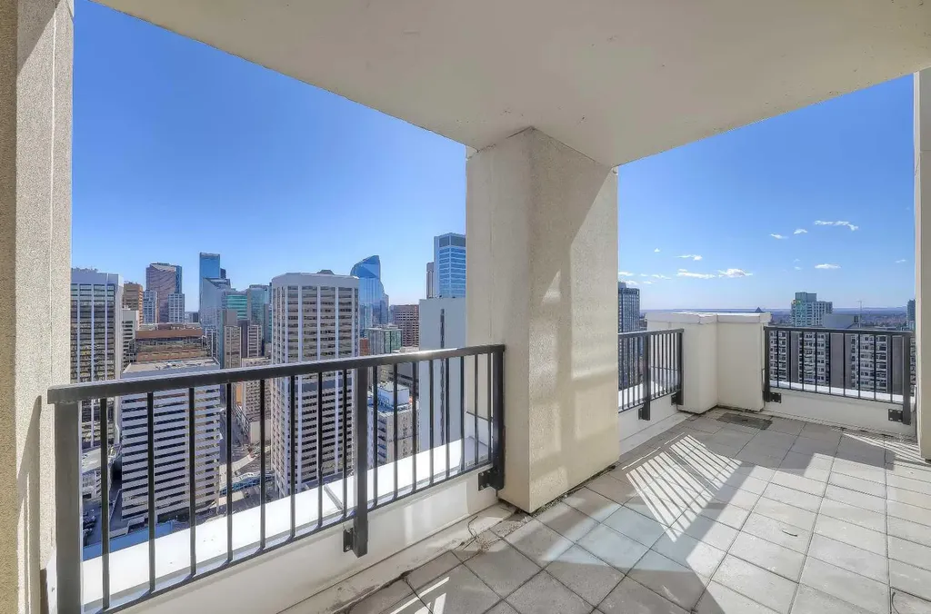 930 6 Avenue SW Calgary AB T2P 1J3