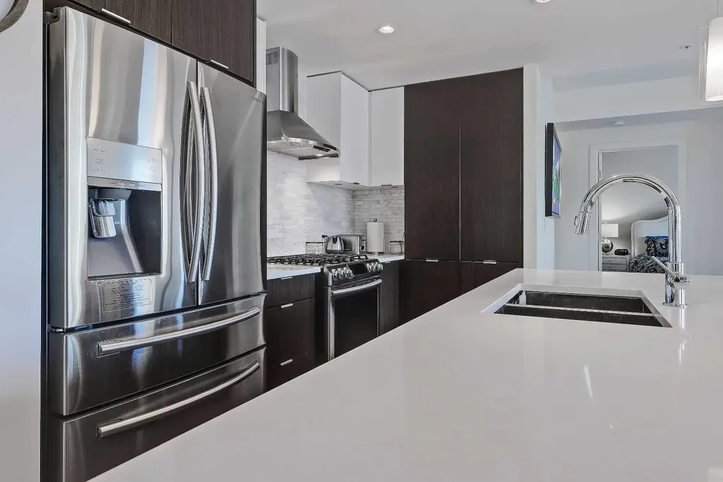 930 6 Avenue SW Calgary AB T2P 1J3