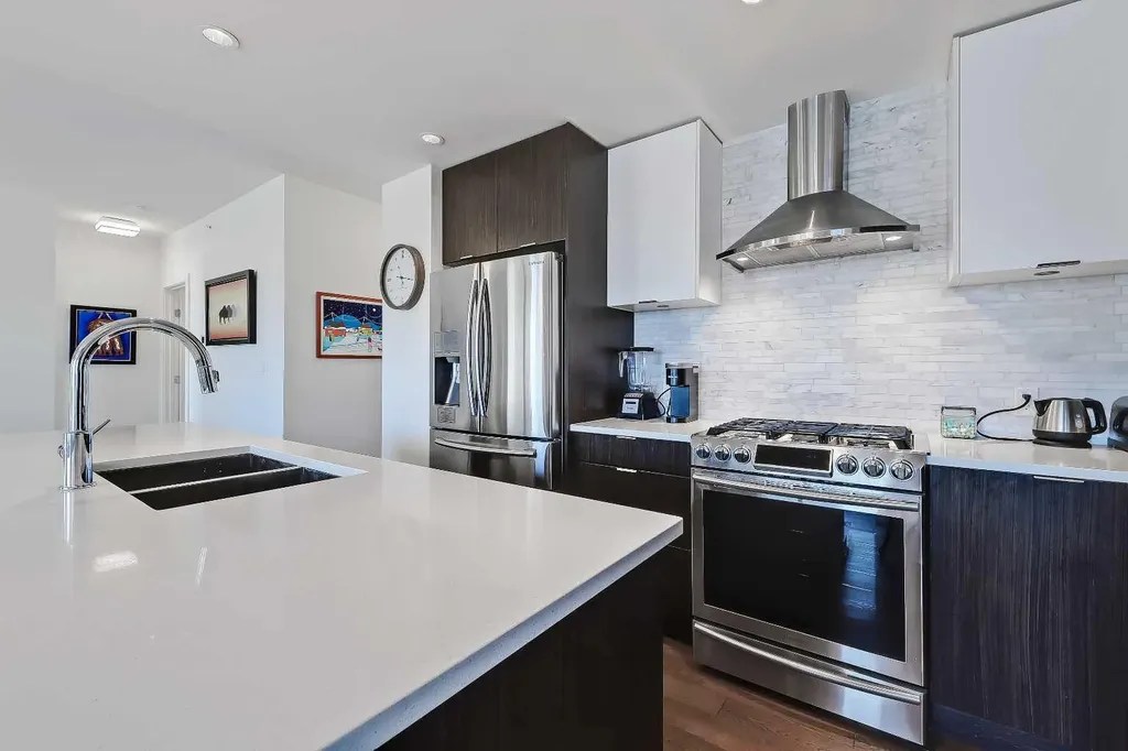 930 6 Avenue SW Calgary AB T2P 1J3