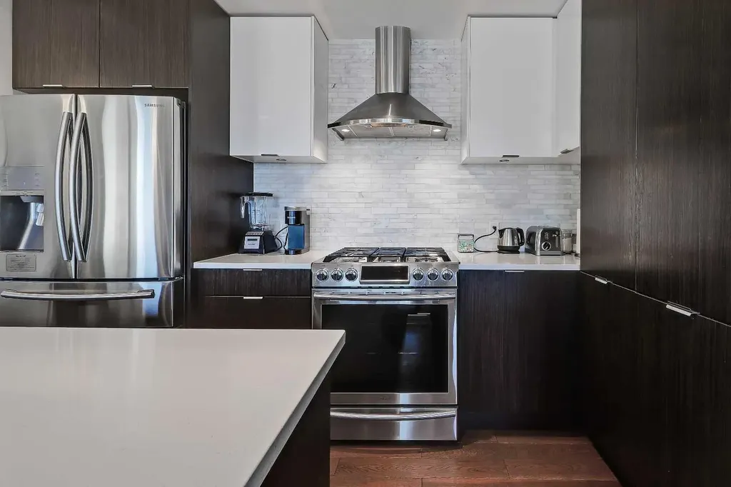 930 6 Avenue SW Calgary AB T2P 1J3