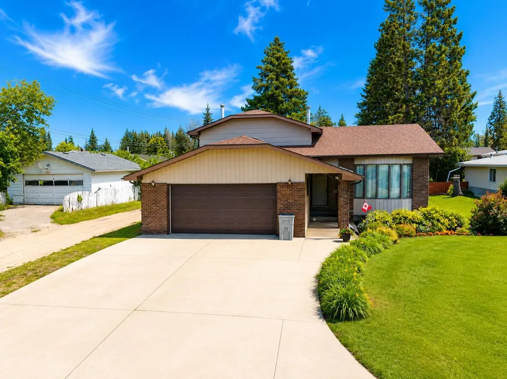 11 Virginia Avenue Whitecourt AB T7S 1H2