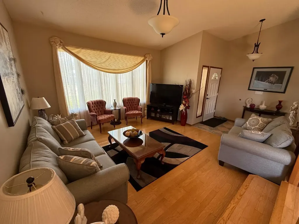 11 Virginia Avenue Whitecourt AB T7S 1H2