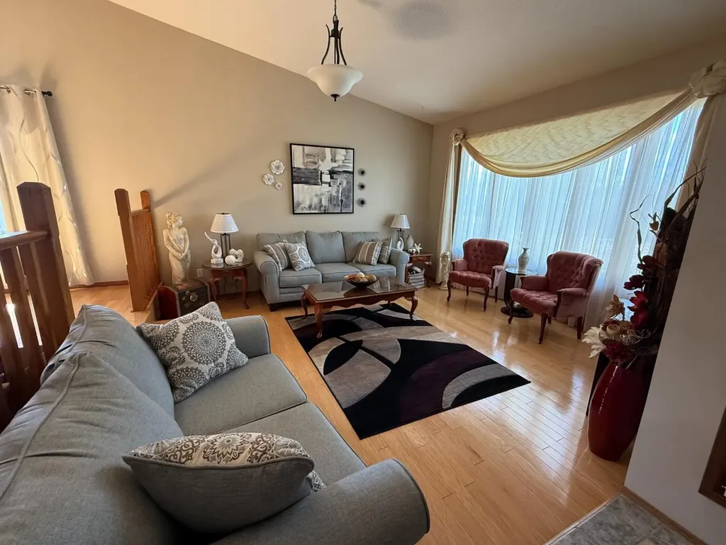 11 Virginia Avenue Whitecourt AB T7S 1H2