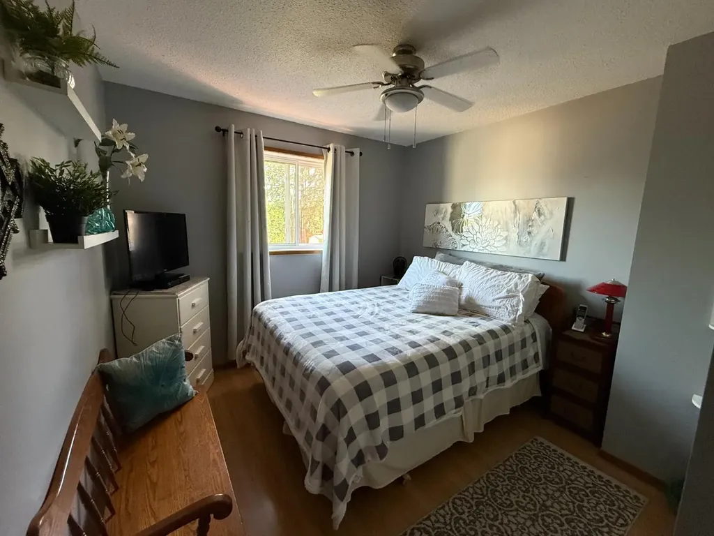 11 Virginia Avenue Whitecourt AB T7S 1H2