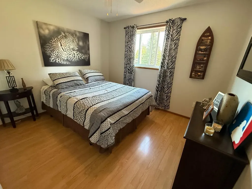 11 Virginia Avenue Whitecourt AB T7S 1H2