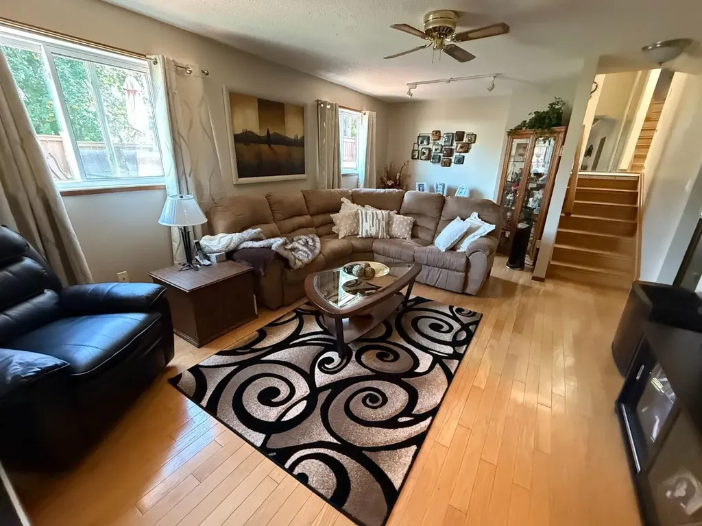 11 Virginia Avenue Whitecourt AB T7S 1H2