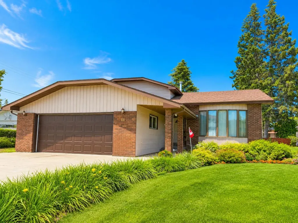 11 Virginia Avenue Whitecourt AB T7S 1H2