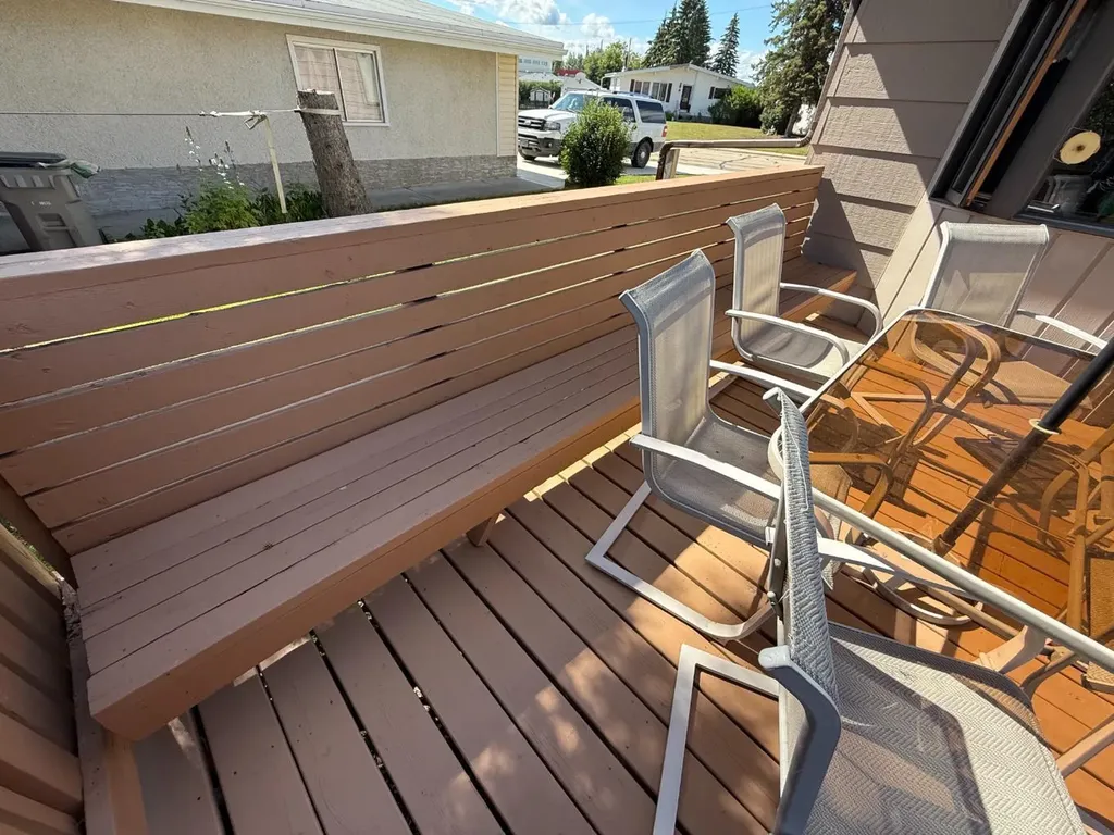 11 Virginia Avenue Whitecourt AB T7S 1H2