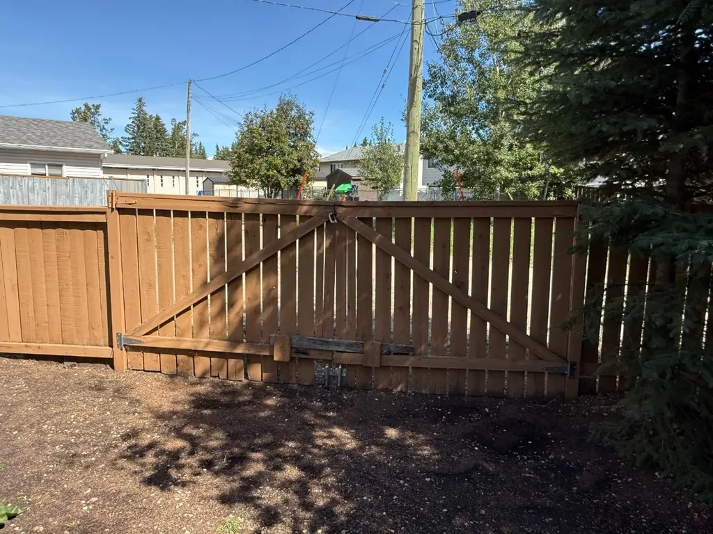 11 Virginia Avenue Whitecourt AB T7S 1H2