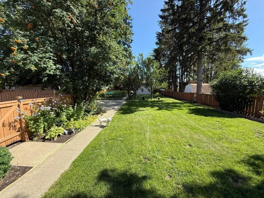 11 Virginia Avenue Whitecourt AB T7S 1H2