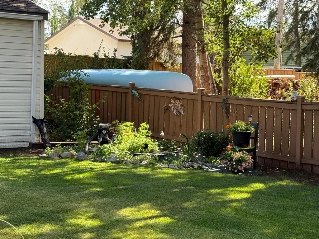 11 Virginia Avenue Whitecourt AB T7S 1H2