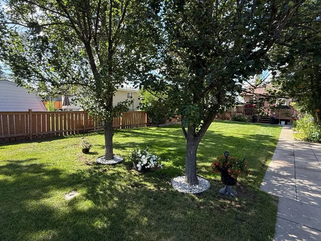 11 Virginia Avenue Whitecourt AB T7S 1H2