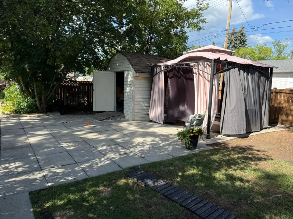 11 Virginia Avenue Whitecourt AB T7S 1H2