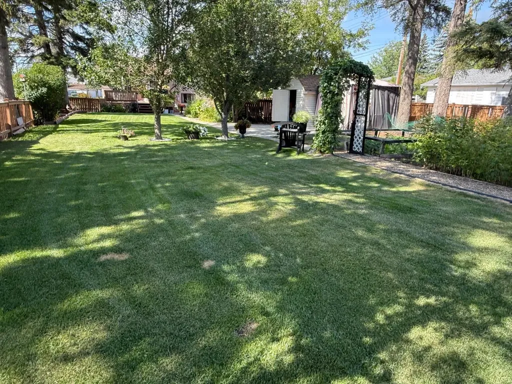 11 Virginia Avenue Whitecourt AB T7S 1H2