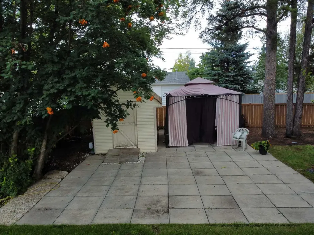11 Virginia Avenue Whitecourt AB T7S 1H2