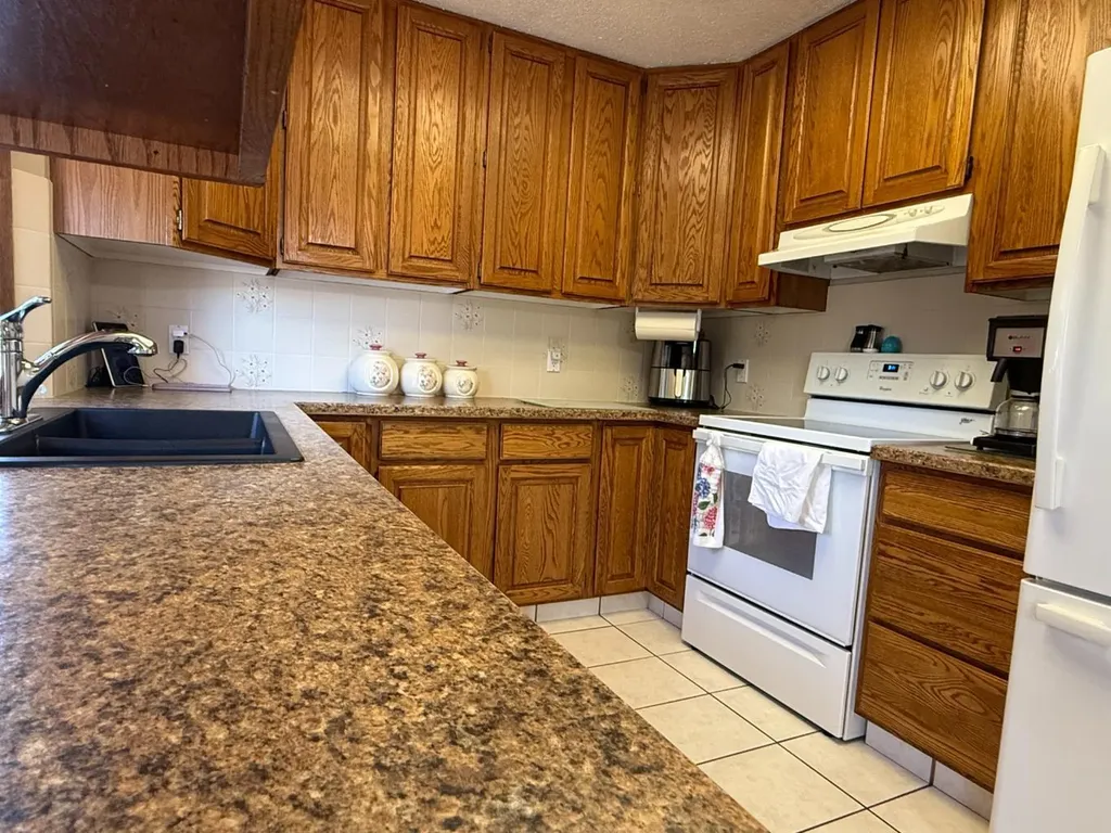 11 Virginia Avenue Whitecourt AB T7S 1H2