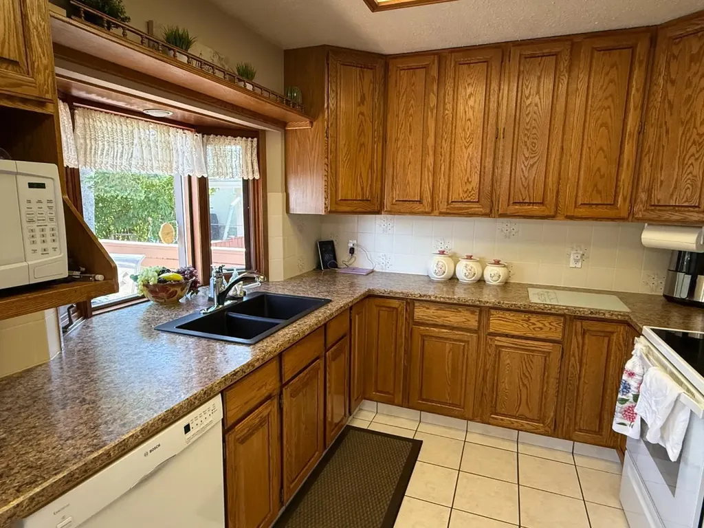 11 Virginia Avenue Whitecourt AB T7S 1H2